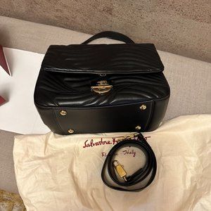 Salvatore Ferragamo WAVE Lexi shoulder bag